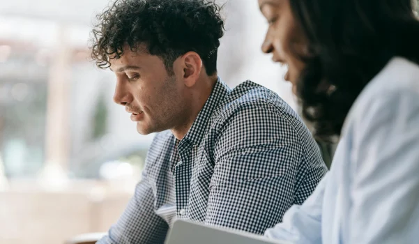 Individual counselling session with a client speaking to a professional therapist during a one-to-one mental health consultation.